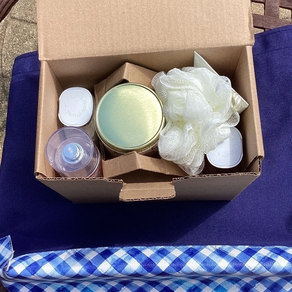 Price Firm NWT Bath & Body Works Gingham Gorgeous 7 Piece Gift Set With Bag